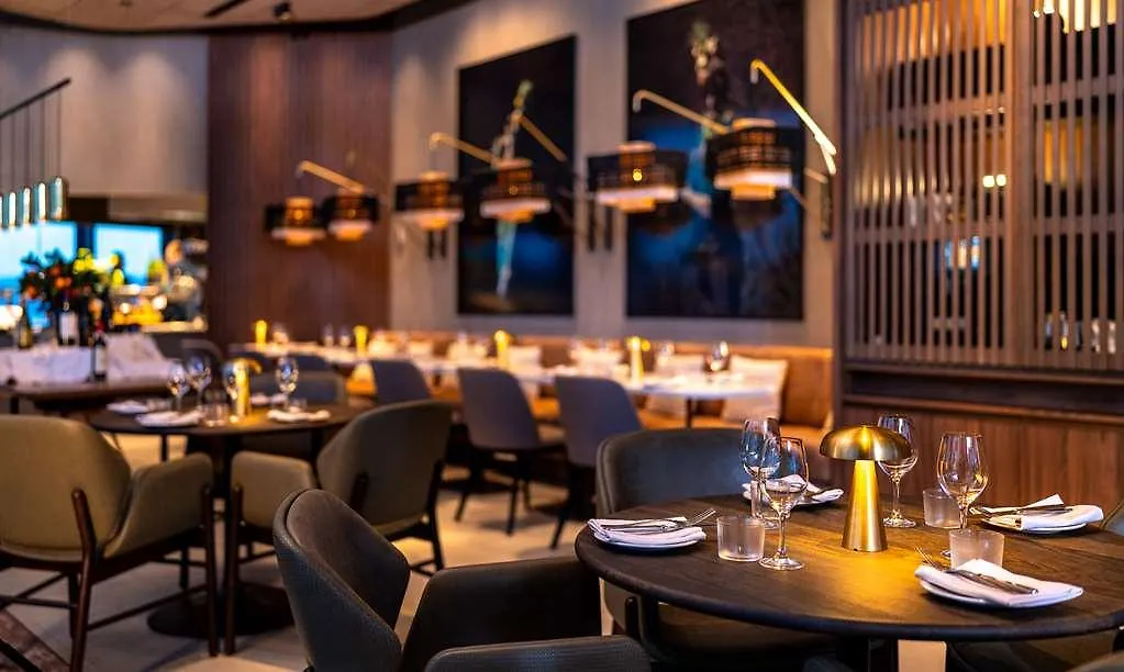 Radisson Blu Hotel At Porsche Design Tower Stuttgart