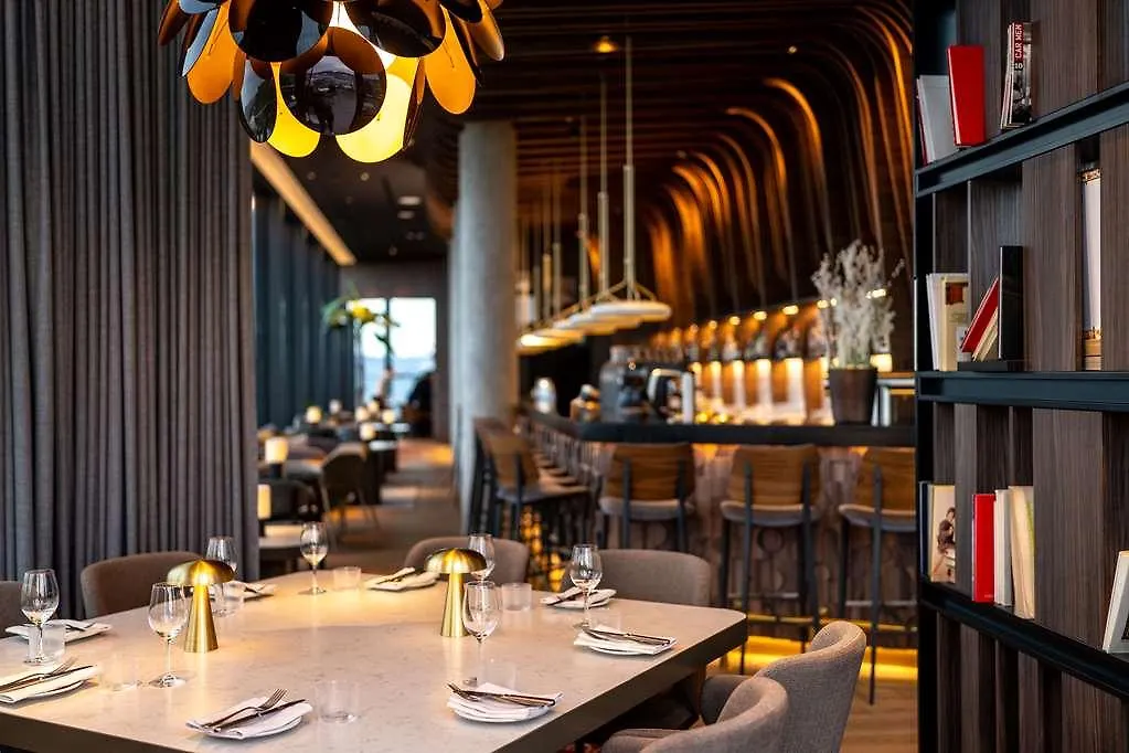 Radisson Blu Hotel At Porsche Design Tower Штутгарт Германия
