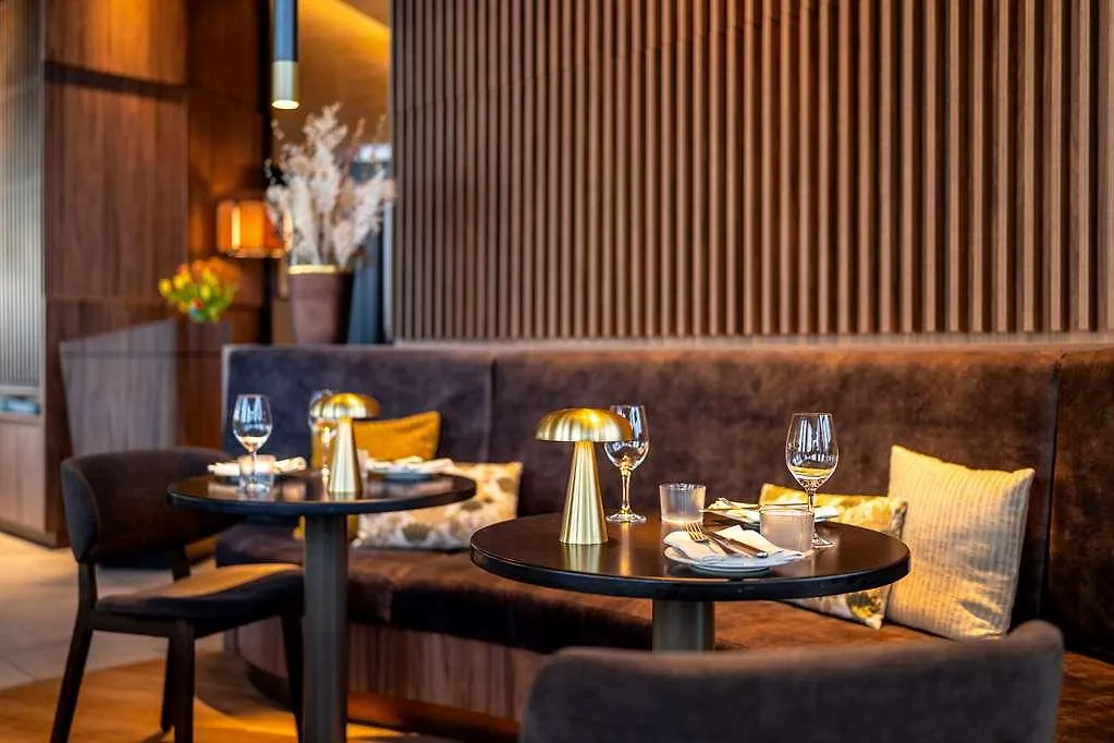 Radisson Blu Hotel At Porsche Design Tower Stuttgart